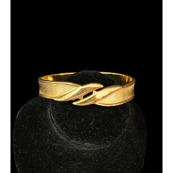 Vintage Monet hinged cuff bracelet - Picture 2 of 6